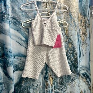 NWT Women’s Hot Kiss White Workout 2-Piece Outfit Booty Size Medium WPBZ4043WHT
